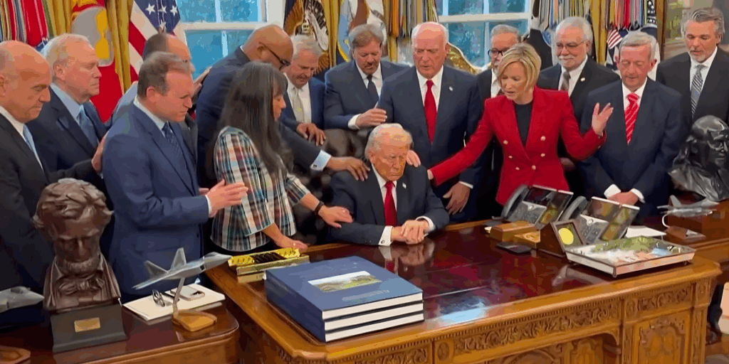 L’Arcivescovo Primate della Chiesa Protestante Episcopale in Italia condanna la foto di Trump con i “pastori” fondamenta