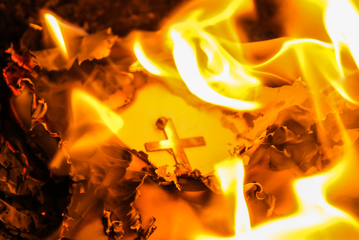 Più di 2.200 casi di crimini d’odio contro i cristiani in Europa nel 2024