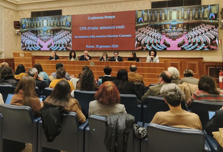 «Come i manicomi, anche i CPR vanno chiusi»